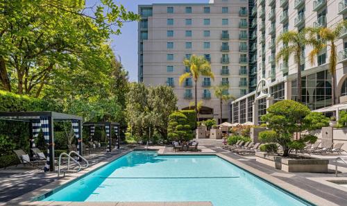 Hyatt Regency Sacramento allows 18 year olds to book a room in Sacramento