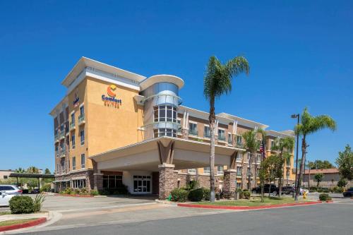 Comfort Suites Ontario Airport Convention Center allows 18 year olds to book a room in Ontario