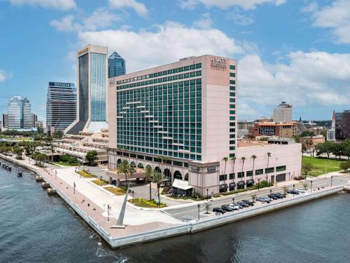 Hyatt Regency Jacksonville Riverfront allows 18 year olds to book a room in Jacksonville