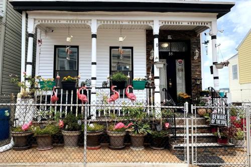 Bright Cozy Space allows 18 year olds to book a room in Paterson