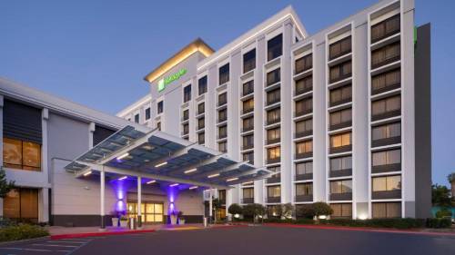 Holiday Inn San Jose-Silicon Valley, an IHG Hotel allows 18 year olds to book a room in San Jose