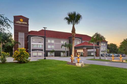 La Quinta by Wyndham Brownsville North allows 18 year olds to book a room in Brownsville