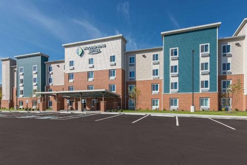 WoodSpring Suites Dayton North allows 18 year olds to book a room in Dayton