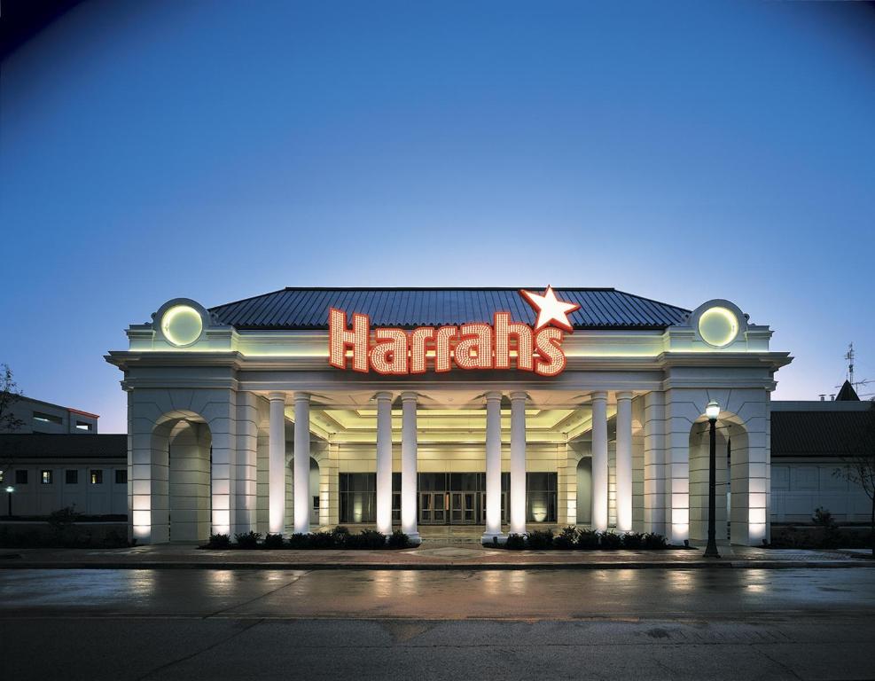 Harrah's Joliet Casino Hotel allows 18 year olds to book a room in Joliet