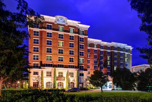 Hilton Columbia Center allows 18 year olds to book a room in Columbia