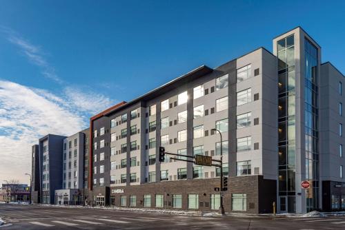 Cambria Hotel Minneapolis Downtown allows 18 year olds to book a room in Minneapolis