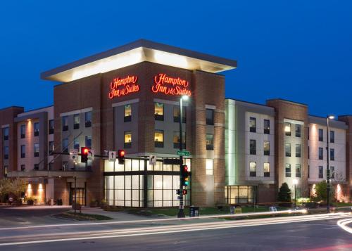 Hampton Inn & Suites Omaha-Downtown allows 18 year olds to book a room in Omaha