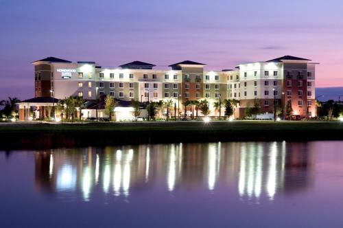 Homewood Suites Port Saint Lucie-Tradition allows 18 year olds to book a room in Port St. Lucie