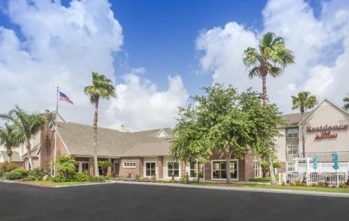 Residence Inn Corpus Christi allows 18 year olds to book a room in Corpus Christi