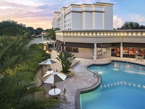 Buena Vista Suites Orlando allows 18 year olds to book a room in Orlando