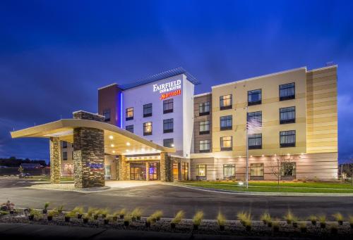 Fairfield Inn & Suites By Marriott Sioux Falls Airport allows 18 year olds to book a room in Sioux Falls