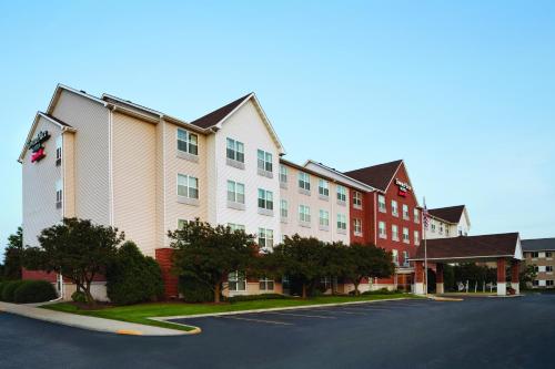 TownePlace Suites by Marriott Chicago Naperville allows 18 year olds to book a room in Naperville