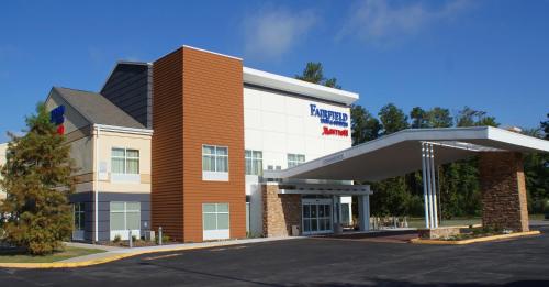 Fairfield Inn & Suites by Marriott Chesapeake Suffolk allows 18 year olds to book a room in Chesapeake