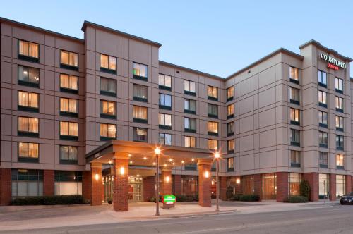 Courtyard by Marriott Birmingham Downtown at UAB allows 18 year olds to book a room in Birmingham