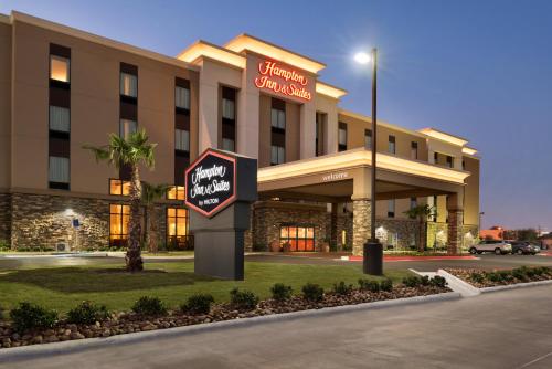 Hampton Inn & Suites Corpus Christi, TX allows 18 year olds to book a room in Corpus Christi