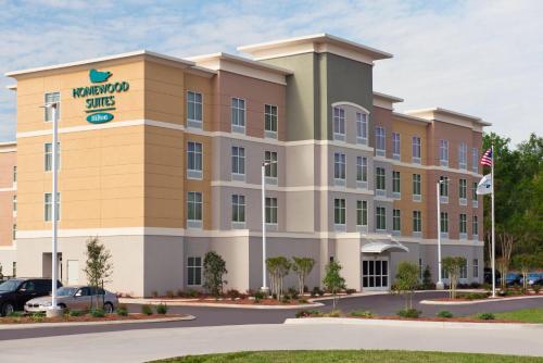 Homewood Suites Mobile allows 18 year olds to book a room in Mobile