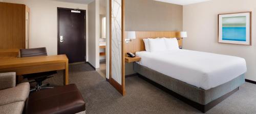 Hyatt Place Lubbock allows 18 year olds to book a room in Lubbock