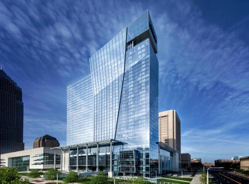 Hilton Cleveland Downtown allows 18 year olds to book a room in Cleveland