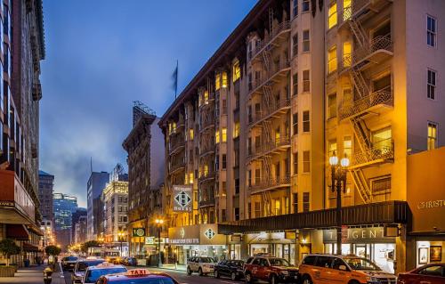 Handlery Union Square Hotel allows 18 year olds to book a room in San Francisco