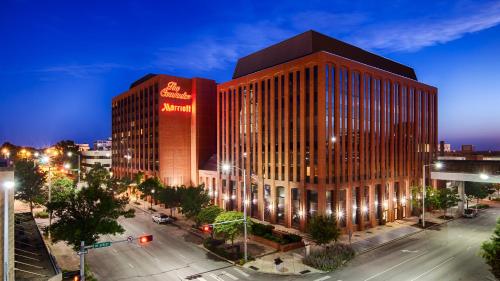 The Lincoln Marriott Cornhusker Hotel allows 18 year olds to book a room in Lincoln