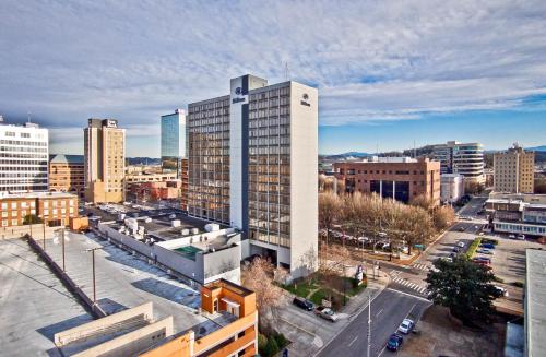 Hilton Knoxville allows 18 year olds to book a room in Knoxville