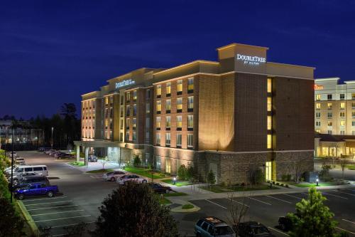 DoubleTree by Hilton Raleigh-Cary allows 18 year olds to book a room in Cary