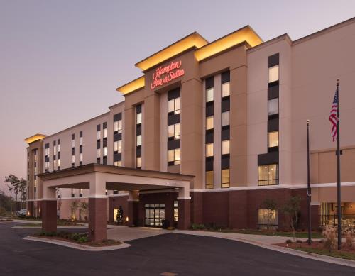 Hampton Inn & Suites by Hilton Augusta-Washington Rd allows 18 year olds to book a room in Augusta