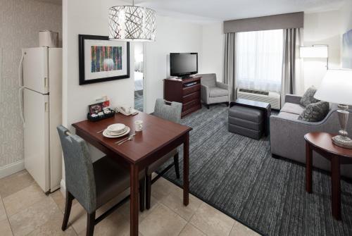 Homewood Suites by Hilton Huntsville-Village of Providence allows 18 year olds to book a room in Huntsville