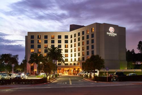 DoubleTree by Hilton Irvine Spectrum allows 18 year olds to book a room in Irvine 