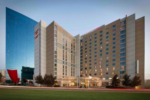 SpringHill Suites Indianapolis Downtown allows 18 year olds to book a room in Indianapolis