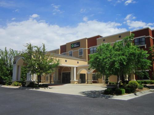 Extended Stay America Suites - Fayetteville - Cross Creek Mall allows 18 year olds to book a room in Fayetteville