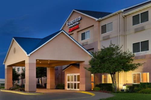 Fairfield Inn & Suites Dallas Mesquite allows 18 year olds to book a room in Mesquite