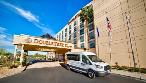 DoubleTree by Hilton Las Vegas Airport allows 18 year olds to book a room in Las Vegas