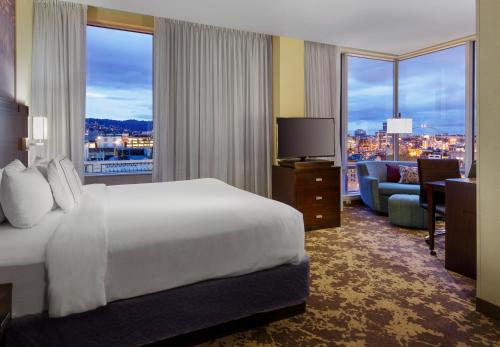 Courtyard by Marriott Portland City Center allows 18 year olds to book a room in Portland