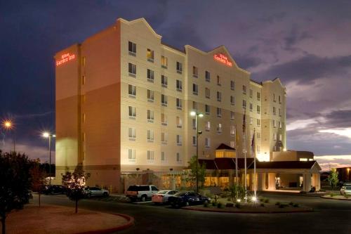 Hilton Garden Inn Albuquerque Uptown allows 18 year olds to book a room in Albuquerque