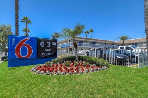 Motel 6-Santa Ana, CA allows 18 year olds to book a room in Santa Ana