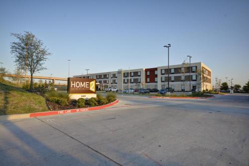 Home2 Suites By Hilton Fort Worth Southwest Cityview allows 18 year olds to book a room in Fort Worth