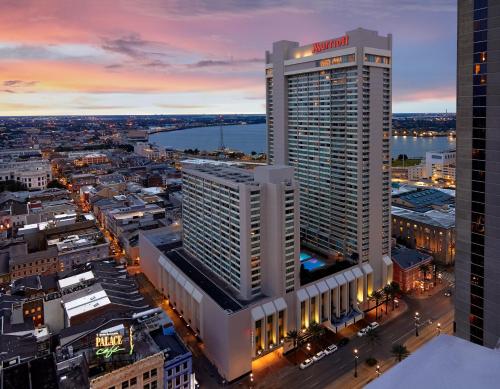 New Orleans Marriott allows 18 year olds to book a room in New Orleans