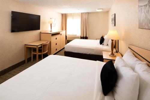 SYLO Hotel Denver Airport, a Ramada by Wyndham allows 18 year olds to book a room in Aurora