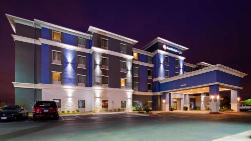 Best Western Plus Laredo Inn & Suites allows 18 year olds to book a room in Chandler