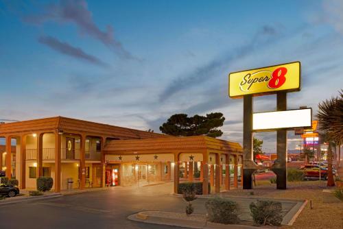 Super 8 by Wyndham El Paso Airport allows 18 year olds to book a room in El Paso