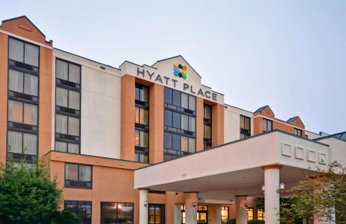 Hyatt Place Baton Rouge/I-10 allows 18 year olds to book a room in Baton Rouge