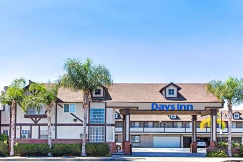 Cabana Inn & Suites allows 18 year olds to book a room in Long Beach