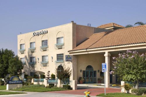 Days Inn by Wyndham Riverside Tyler Mall allows 18 year olds to book a room in Riverside