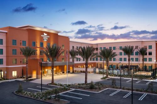 Homewood Suites By Hilton Irvine John Wayne Airport allows 18 year olds to book a room in Irvine 