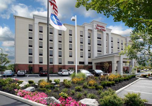 Hampton Inn & Suites Columbus Polaris allows 18 year olds to book a room in Columbus 