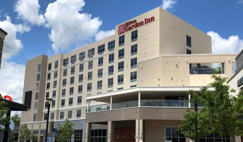 Hilton Garden Inn Charlotte Waverly allows 18 year olds to book a room in Charlotte