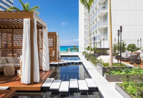 'Alohilani Resort Waikiki Beach allows 18 year olds to book a room in Honolulu 