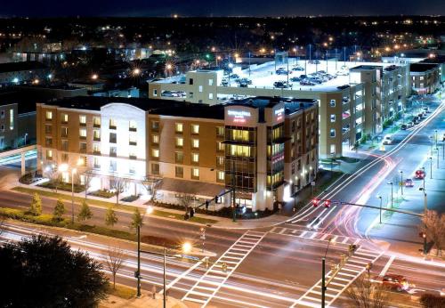 SpringHill Suites Norfolk Old Dominion University allows 18 year olds to book a room in Norfolk