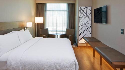 AC Hotel by Marriott Atlanta Buckhead at Phipps Plaza allows 18 year olds to book a room in Atlanta